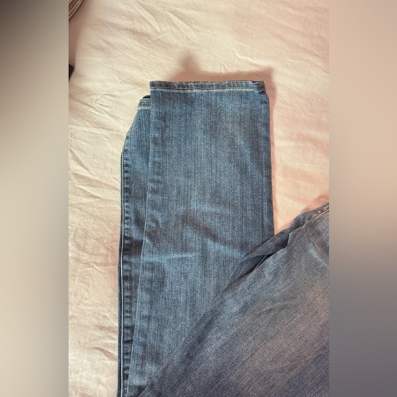 Brand New GAP Women's Wash Classic Straight Blue Jeans - Picture 8 of 9